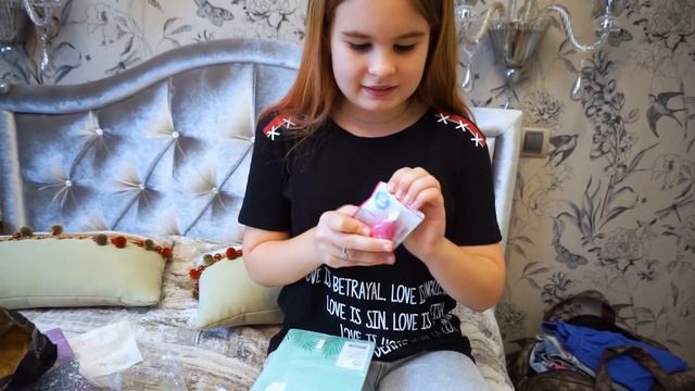 ПОКУПАЮ СЕСТРЕ ВСЁ ЧТО УВИЖУ? ПОТРАТИЛА 2 МЛН РУБЛЕЙ! смотреть онлайн