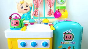 Распаковка игрушек. Кухня Cocomelon. Мультики для малышей