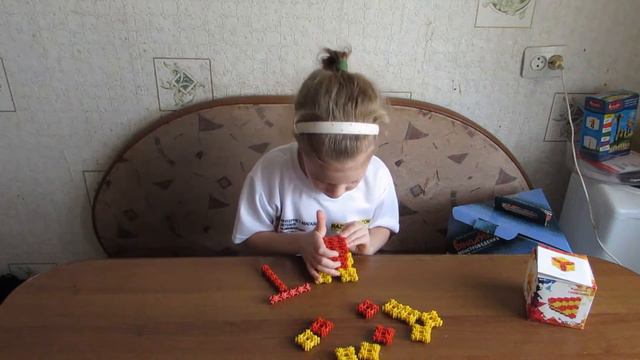 razvivajka.com - Сборка робота из набора Головоломка конструктора Фанкластик смотреть онлайн