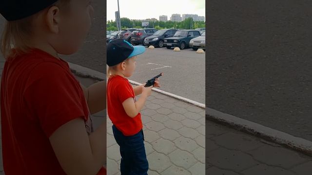ПИСТОЛЕТ С ПИСТОНАМИ! Прям как у папы в детстве смотреть онлайн