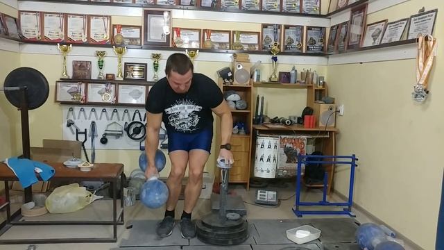 Одновременный подъем гантель ИНЧА-78 и ХАБ -39.95кг.(Силаруков) смотреть онлайн