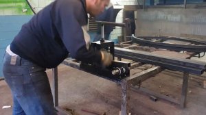 Как согнуть профиль самому. Гибка профильной трубы своими руками. Лайфхак по сварке.