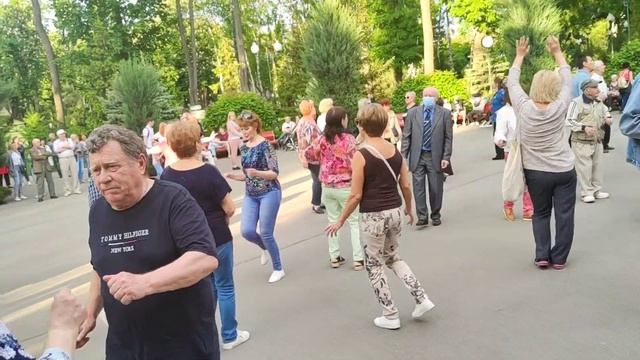Kharkiv Харьков Танцы А ты любовь моя первая Парк Горького 2021 смотреть онлайн