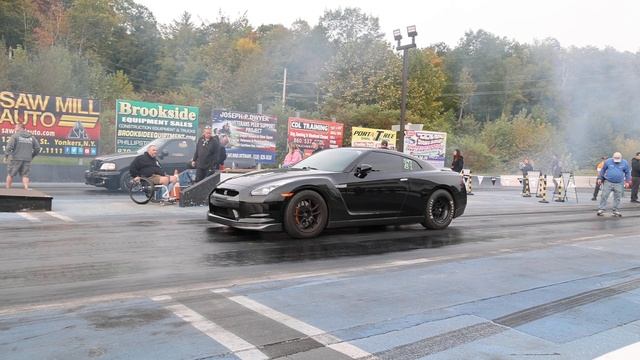 Ford Lightning SVT DESTROYS Nissan GTR! смотреть онлайн