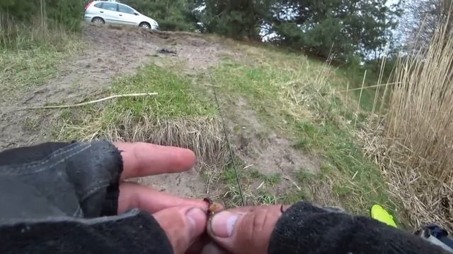 ИСКАЛ КАРАСЯ, А НАШЕЛ МНОГО РАЗНОЙ РЫБЫ. НА РЫБАЛКУ ВЕСНОЙ. Жор леща весной и рыбалка на фидер. смотреть онлайн