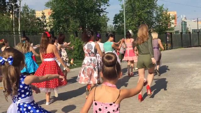 Стиляги - Танец мамочек смотреть онлайн