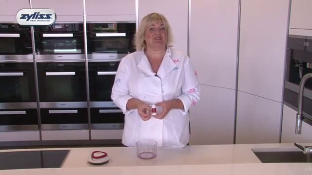 Zyliss Easy Pull Manual Food Processor and Chopper смотреть онлайн