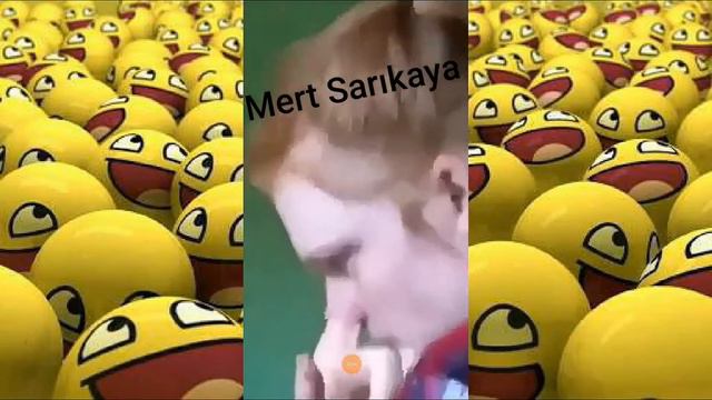 İşaret parmağının tamamını burnuna sokan adam (Man who puts all of his index finger in his nose
) смотреть онлайн