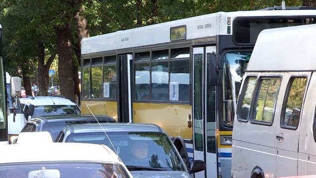 В Шымкенте автобусные остановки "Акбар" и "Военкомат" объединили в одну смотреть онлайн