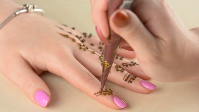 Мехенди на пальцах смотреть онлайн