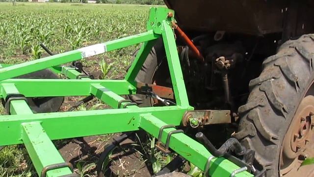Обработка междурядий кукурузы обыкновенным культиватором BOMET. смотреть онлайн