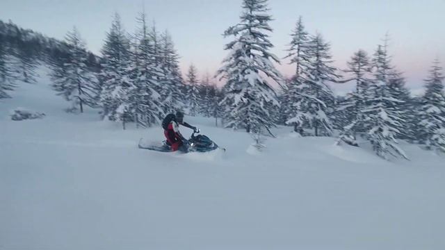 По свежему глубокому снегу на Polaris Patriot 850, BRP Boondocker 850 DS, Lynx Commander 800R Army смотреть онлайн