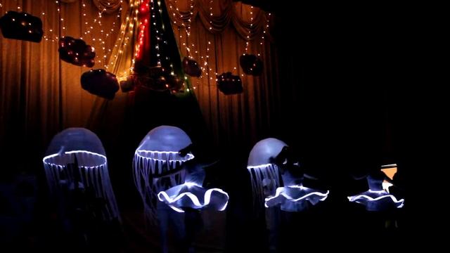 Танец медуз из царства водяного в мюзикле 