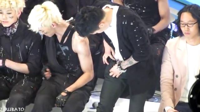 [FANCAM] 120221 Jay Park drops his microphone battery on Bang Yongguk смотреть онлайн
