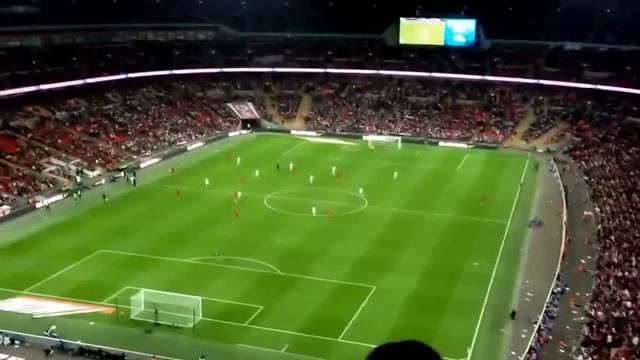 Что будет если запустить бумажный самолетик на стадионе