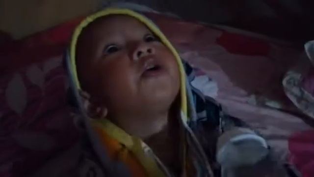 11 Month Kid Drinking Water in Gurgle & Gulp Style смотреть онлайн