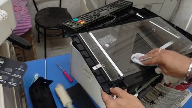 kyocera ECOSYS M2040dn. printing black center portion issue solved. How to clean glass. смотреть онлайн