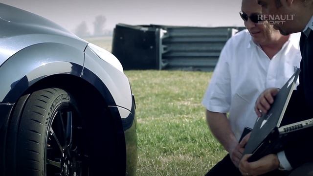 #UNDER8 Renault Sport with Michelin смотреть онлайн