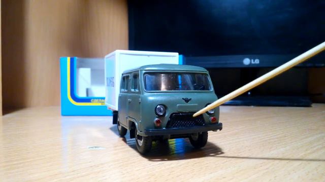 УАЗ-39094 Фермер фургон "Хлеб" 1/43 (Тантал) смотреть онлайн