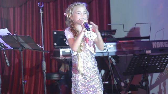 Софья Фисенко - Обручальное кольцо (Выступление на свадьбе сестры) смотреть онлайн