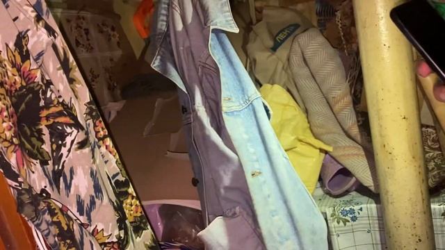Мы нашли заброшенную машину в лесу смотреть онлайн