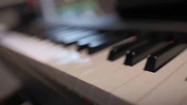 Yamaha P-225, Nuova Tastiera in Spazi più Ridotti смотреть онлайн