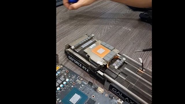 Чистка и смазка вентилятора видеокарты Galaxy RTX 3060 смотреть онлайн