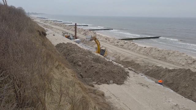 Вышел на море и увидел масштабную стройку на пляже в Зеленоградске смотреть онлайн