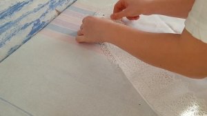 Пеленка-уголок с кружевом