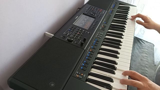 Truskaweczka Yamaha PSR-SX700 смотреть онлайн