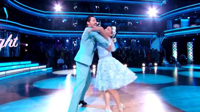 Laurie Hernandez & Val chmerkovskiy - Quickstep - Week 7 смотреть онлайн