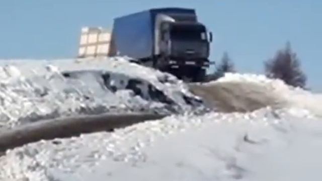 Heavy Trucks Off road Extreme 2017 Siberian roads Compilation смотреть онлайн