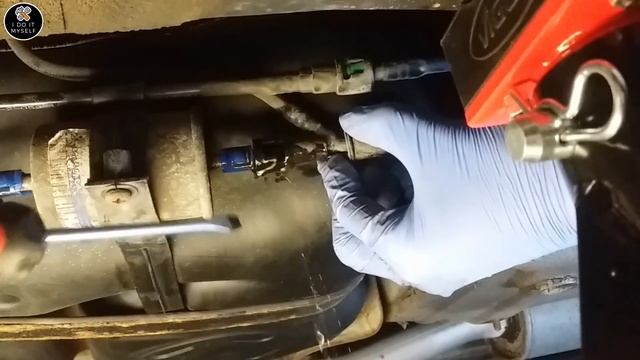Opel Corsa C Benzinfilter / Kraftstofffilter wechseln (Tigra, Meriva, Agila) смотреть онлайн