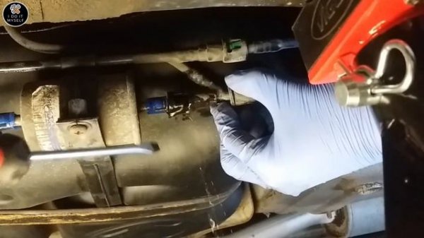 Opel Corsa C Benzinfilter / Kraftstofffilter wechseln (Tigra, Meriva, Agila)