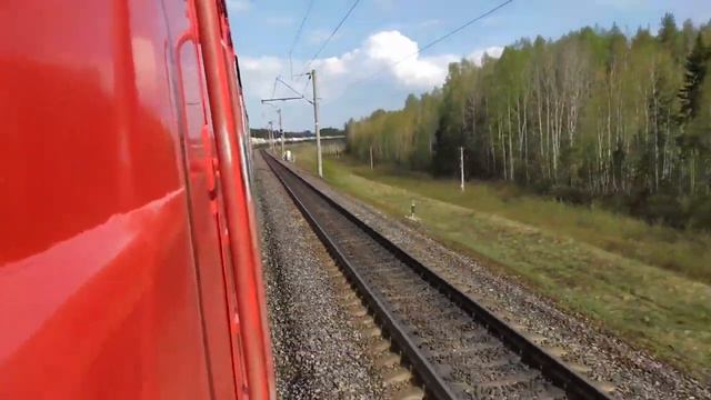 Из кабины электровоза ВЛ80 с грузовым поездом смотреть онлайн