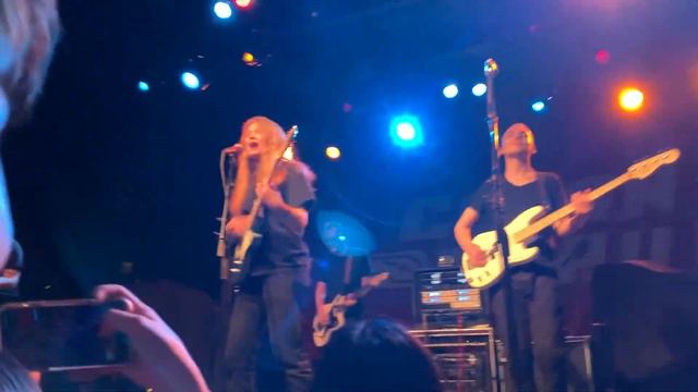 4AM - girl in red (live) смотреть онлайн
