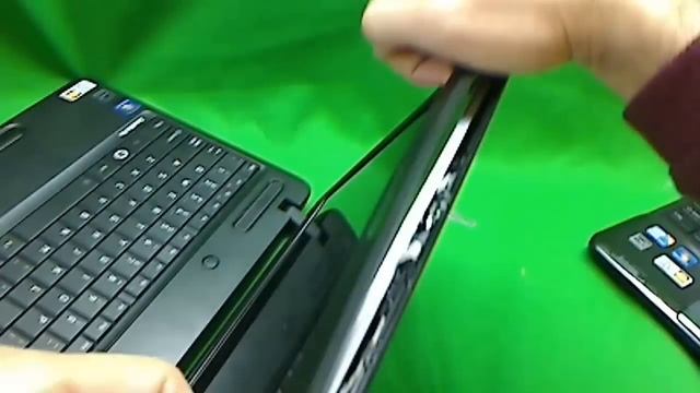 Процедура замены экрана ноутбука Toshiba Satellite C650 C655 смотреть онлайн