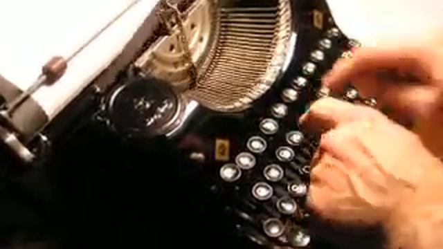 Typewriter Mercedes Prima смотреть онлайн