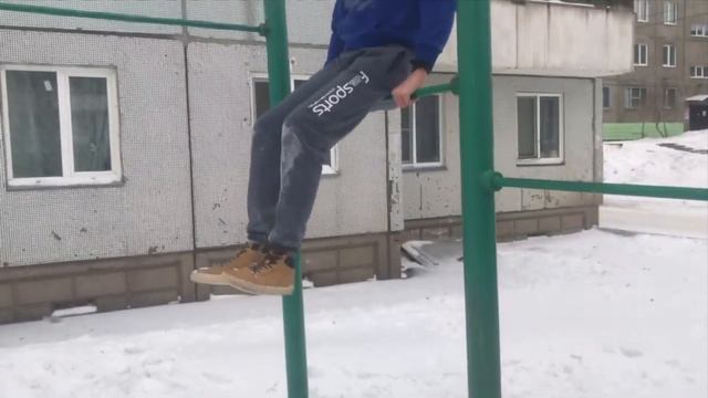 топ 10 лёгких элементов на турнике/WORKOUT смотреть онлайн