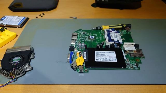 SSD upgrade on Acer Revo 70 (RT3090) смотреть онлайн