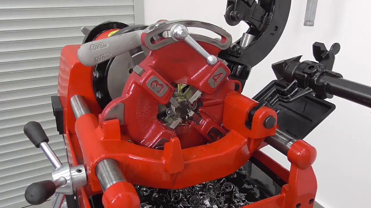 Нарезаем Метрическую резьбу на Белорусском резьбонарезном станке BrexMATIC 2А смотреть онлайн