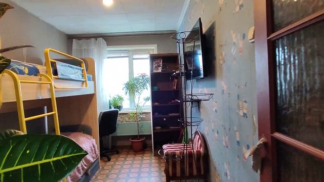 Трехкомнатная квартира 55.8м² улица Авиастроителей 1, застеклённая лоджия, большой двор, шлагбаум смотреть онлайн