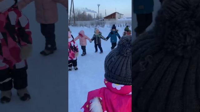 Физкультура на прогулке ( новогодняя) 27.12.22г смотреть онлайн