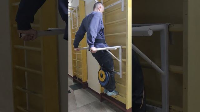 Отжимания на брусьях 37,5 кг. Push-ups on the bars 37.5 kg. смотреть онлайн