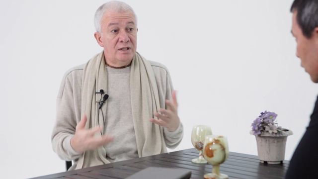 Что нужно, чтобы смириться с собой и прожить жизнь с улыбкой? смотреть онлайн