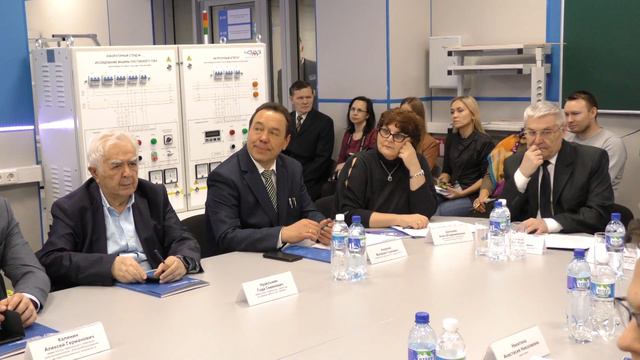 Глава Чувашии М.В.Игнатьев посетил ЧувГУ им.И.Н.Ульянова. 23.12.2019 смотреть онлайн