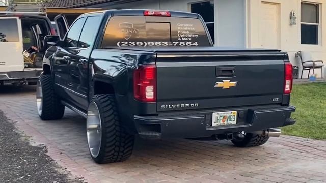 Chevy Silverado 1500 on 24x14s on a 2.5in front leveling kit смотреть онлайн