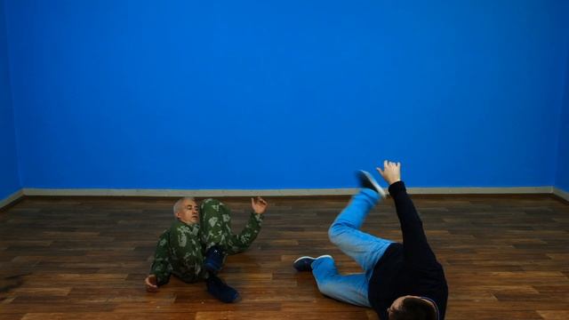 Самый простой и эффективный способ свалить противника на пол. смотреть онлайн