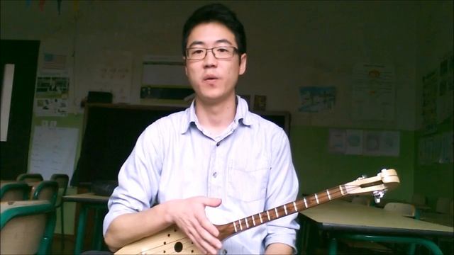 How to Play the Traditional Georgian Strumming Pattern смотреть онлайн