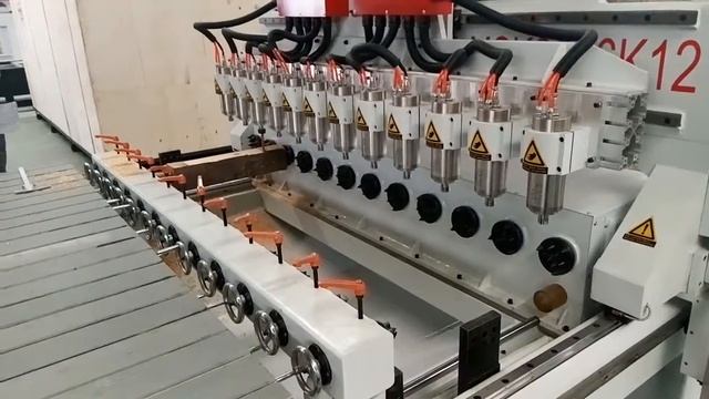 фрезено-гравировальный станок с 12 шпинделями и 12 вращающейся осью(2) смотреть онлайн